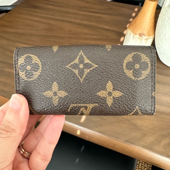Authentic Louis Vuitton Mono Key Case Fuchsia - Picture 2 of 8